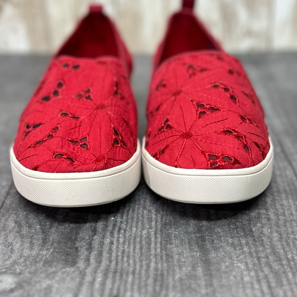 Koolaburra by UGG Amiah Lace Floral Slip-On Sneakers [S3231] - Picture 5 of 9